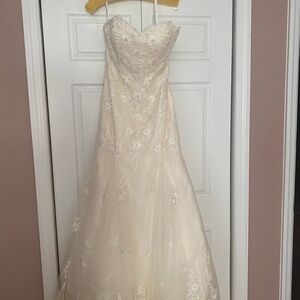 Elegant Lace Strapless Gown